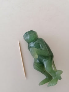Singe en pierre de jade sculpté, chine XXème