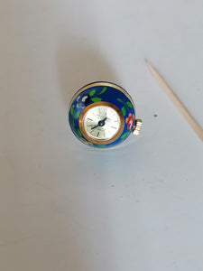 Montre boule pendentif vintage, mouvement mécanique fonctionne. Peinture émailé à la main