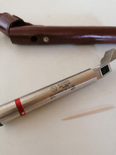 Charger l&#39;image dans la galerie, Bleeker saccharimeter Instrument de mesure du sucre dans un liquide. Fabriqué en Hollande, avec son étui. 
