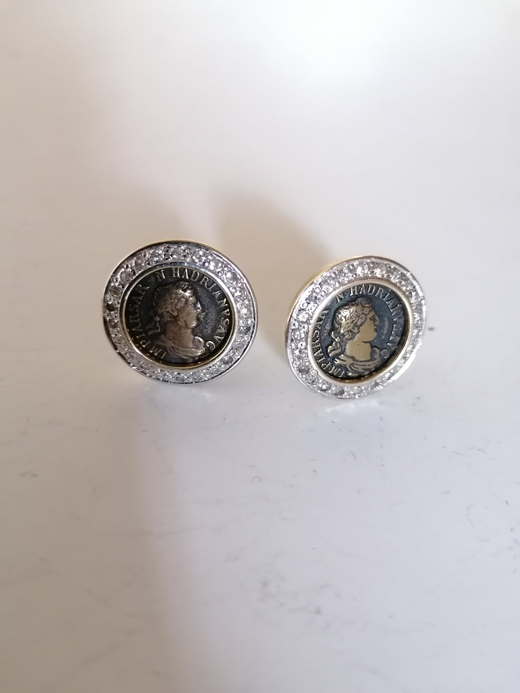 Boucle d'oreille clip monnaie romaine (copie) fantaisie.