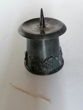 Charger l&#39;image dans la galerie, Curieux bougeoir argenté avec scene de chasse ect.. Battu à la main milieu XXème 
