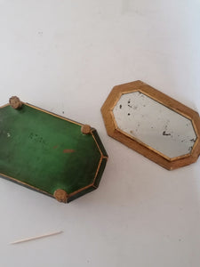 Boîte à bijoux en carton peint et doré, XIXème, en l'état. 