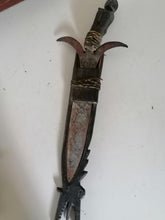 Charger l&#39;image dans la galerie, Couteaux rituel africain, probablement Congo, lame en fer forgé, manche avec statue en bois, 
