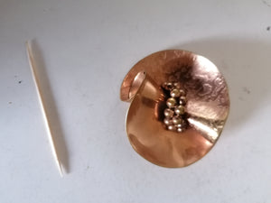 Broche en cuivre, bijoux vintage 1960-1970