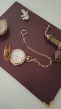 Charger et lire la vidéo dans la visionneuse de la Galerie, Montre de poche savonnette homme  en métal doré . Mouvement à Carillon répétition heur, demi , et quart
