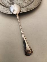 Charger l'image dans la galerie, Cuillère de service art nouveau Allemand en métal argentée
