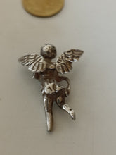 Charger l&#39;image dans la galerie, Paire de pendentif chérubin au dauphin, probablement pour décoré des bracelet que à mettre sur un collier .. l&#39;un n&#39;empêche pas l&#39;autre
