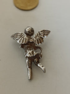 Paire de pendentif chérubin au dauphin, probablement pour décoré des bracelet que à mettre sur un collier .. l'un n'empêche pas l'autre
