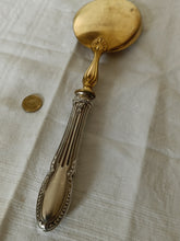 Charger l'image dans la galerie, Rare pelle à glace style Louis XVI manche argent massif Minerve, pèle doré . En parfait état

