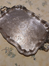 Charger l&#39;image dans la galerie, Boulanger à Paris , grand plateau en métal argenté style Louis XV fait au XIXÈME. Trace d&#39;usure du temps ! Belle patine ...
