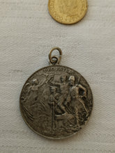 Charger l'image dans la galerie, Médaille 3 ème République Française, buste de George V, Poincaré et Nicolas II,
