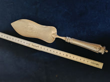 Charger l&#39;image dans la galerie, Pelle à tarte en argent massif Allemand fin XIXÈME
