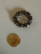 Charger l'image dans la galerie, Broche argent et perles synthétiques
