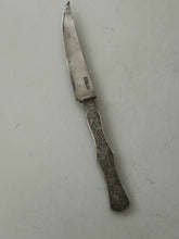 Charger l'image dans la galerie, Rare couteau à fruits chinois en argent massif . Avec poinçon argent , inscription nominative.
