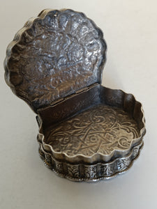 Une tabatière Argent repoussée et ciselée Turquie, fin du XIXe siècle, Empire Ottoman
