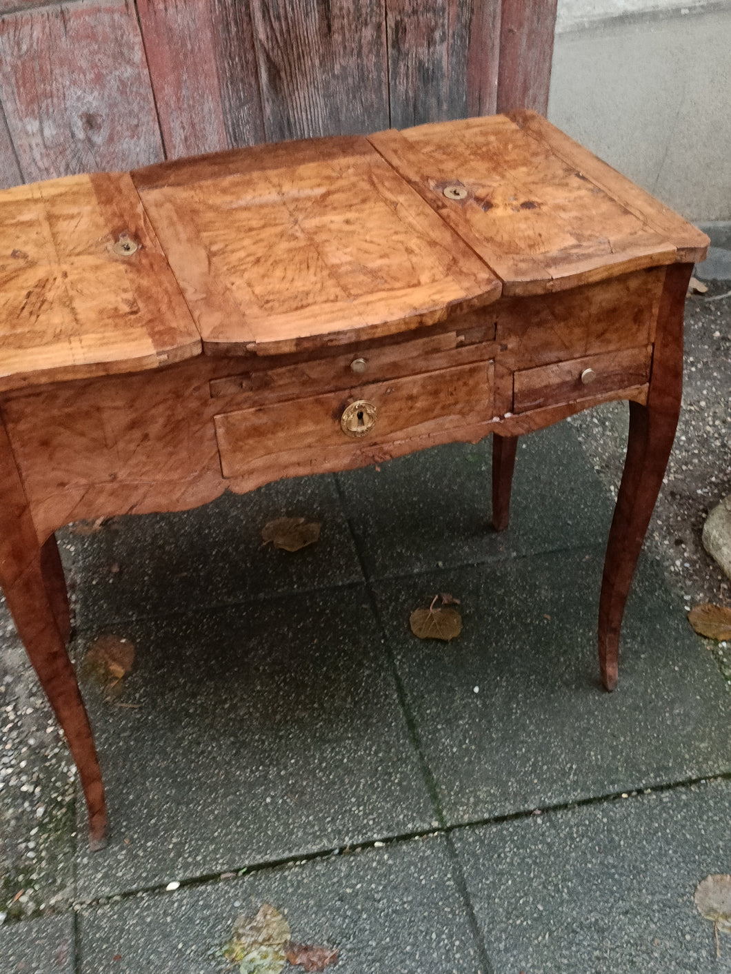 Coiffeuse d'époque Louis XV XVIIIE rustique. Estampillé Rousseau avec jurande. 2 clés