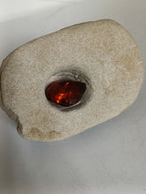 Charger l&#39;image dans la galerie, Chien de Fô chinois probablement XVIIIE en pierre volcanique érodée. Belle pièces avec du cachet !
