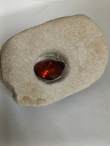 Chien de Fô chinois probablement XVIIIE en pierre volcanique érodée. Belle pièces avec du cachet !