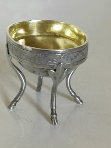 Élégant saleron en argent massif avec intérieur doré ,Autriche Hongrie début XIXE orfèvre GK à identifier.