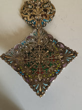 Charger l&#39;image dans la galerie, George W Shiebler 1846-1920 grand orfèvre américain , exceptionnelle cuillère à bonbons en argent massif doré et émail . Pièce de musée !
