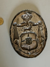 Charger l&#39;image dans la galerie, Rare plaque avec blason famille royale , Prusse, Polonaise ou Russe en argent massif repoussé. XIXÈME
