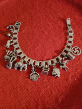 Charger l'image dans la galerie, Bracelet en argent Sterling 0,925 et ses portes bonheur en Sterling également. XXÈME 44g
