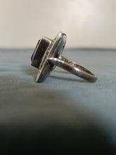 Charger l&#39;image dans la galerie, Bague femme vers 1920 en argent massif et améthyste taillée.

