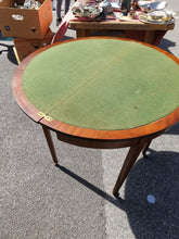 Charger l&#39;image dans la galerie, Petite console mi lune, table à jeux , début XXÈME Anglais , marqueterie acajou.
