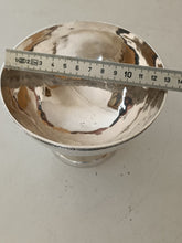 Charger l&#39;image dans la galerie, Antoine Mercier (1755-1820 )Coupe sur pied vieux Lausanne en argent massif, fin XVIIIÈME début XIXÈME Poids 200g sobre et élégant
