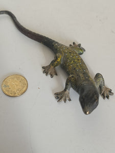 Lezard bronze de Vienne peint à la main et signé début Xxème , longueur 12cm
