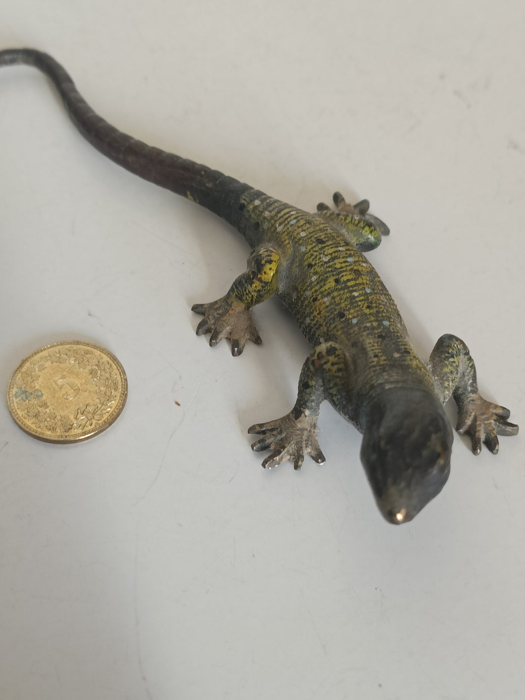 Lezard bronze de Vienne peint à la main et signé début Xxème , longueur 12cm