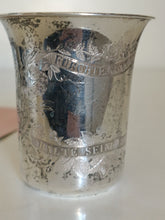 Charger l&#39;image dans la galerie, Gobelet en argent massif , fin XIXÈME Autriche Hongrie avec inscription en allemand, Crains Dieu et respecte ses commandements.
