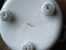 Charger l'image dans la galerie, Meissen rafraîchissoir à bouteille ou cache pot en porcelaine fine allemande peinte à la main
