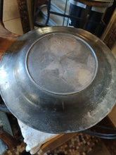 Charger l&#39;image dans la galerie, Kaiserzin grande assiette en étain d&#39;époque Art nouveau. Avec réparation
