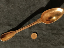 Charger l'image dans la galerie, Rare cuillère entre mets en argent vermeil premier titre . Époque Empire
