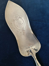 Charger l&#39;image dans la galerie, Pelle à tarte en argent massif Allemand fin XIXÈME
