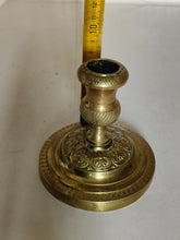 Charger l'image dans la galerie, Petit bougeoir de toilette d'époque restauration en bronze
