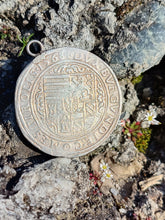 Charger l'image dans la galerie, guldenthaler 1568 en argent / 60 kreuzers - Ferdinand II  .  Tyrol Autriche - États. Monture pendentif
