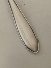 Charger l&#39;image dans la galerie, Jezler la reine grande louche en argent massif 0.800 , 210g
