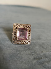 Charger l&#39;image dans la galerie, Bague femme vers 1920 en argent massif et améthyste taillée.
