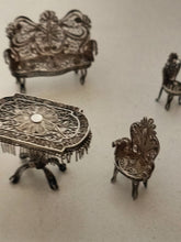 Charger l&#39;image dans la galerie, Ensemble salon en filigrane d&#39;argent massif , 6 pièces, avec un piano boîte
