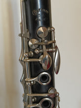 Charger l&#39;image dans la galerie, Couesnon Paris , clarinette en palissandre massif début Xxème en parfait état. Avec son coffret d&#39;origine
