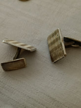 Charger l'image dans la galerie, Paire de bouton de manchette en argent doré vers 1950 en argent 0.800
