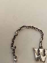 Charger l&#39;image dans la galerie, Gaëtan Perçin ,Rare porte clé en argent massif , bijoutier inventeur de systèmes de fermoir repris par Hermes .
