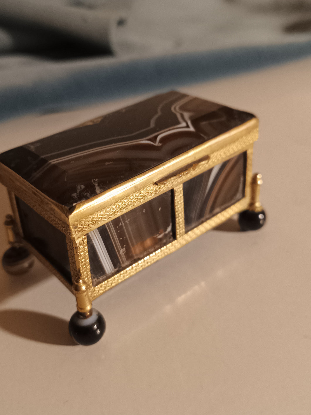 Petit coffret en agate et laiton doré , époque Napoléon III