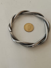 Charger l&#39;image dans la galerie, Rare bracelet chinois dynastie Qing en argent massif. Dit bracelet bouddhiste avec son poinçon. Fin XIXÈME début Xxème 53g
