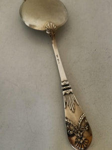 Pelle à glace style Empire en argent massif Allemand. Début XXÈME. Ravissant modèle de haute qualitée.