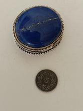Charger l&#39;image dans la galerie, Petite boîte en argent avec cabochon lapiz Lazuli probablement Inde
