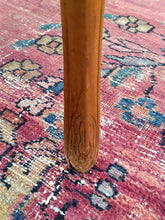 Charger l&#39;image dans la galerie, Ravissante petite table Louis XV Bernoise XVIIIE en noyer massif . Petit détail les pattes dites &quot;moustaches&quot;
