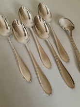 Charger l&#39;image dans la galerie, Jezler la Reine, série de 6 grandes cuillères à soupe en argent massif
